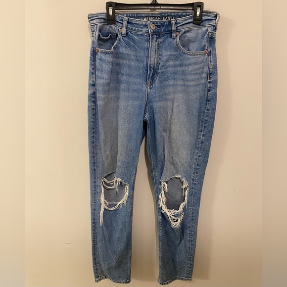 American Eagle Strigid Ripped Mom Jeans - Picture 4 of 6